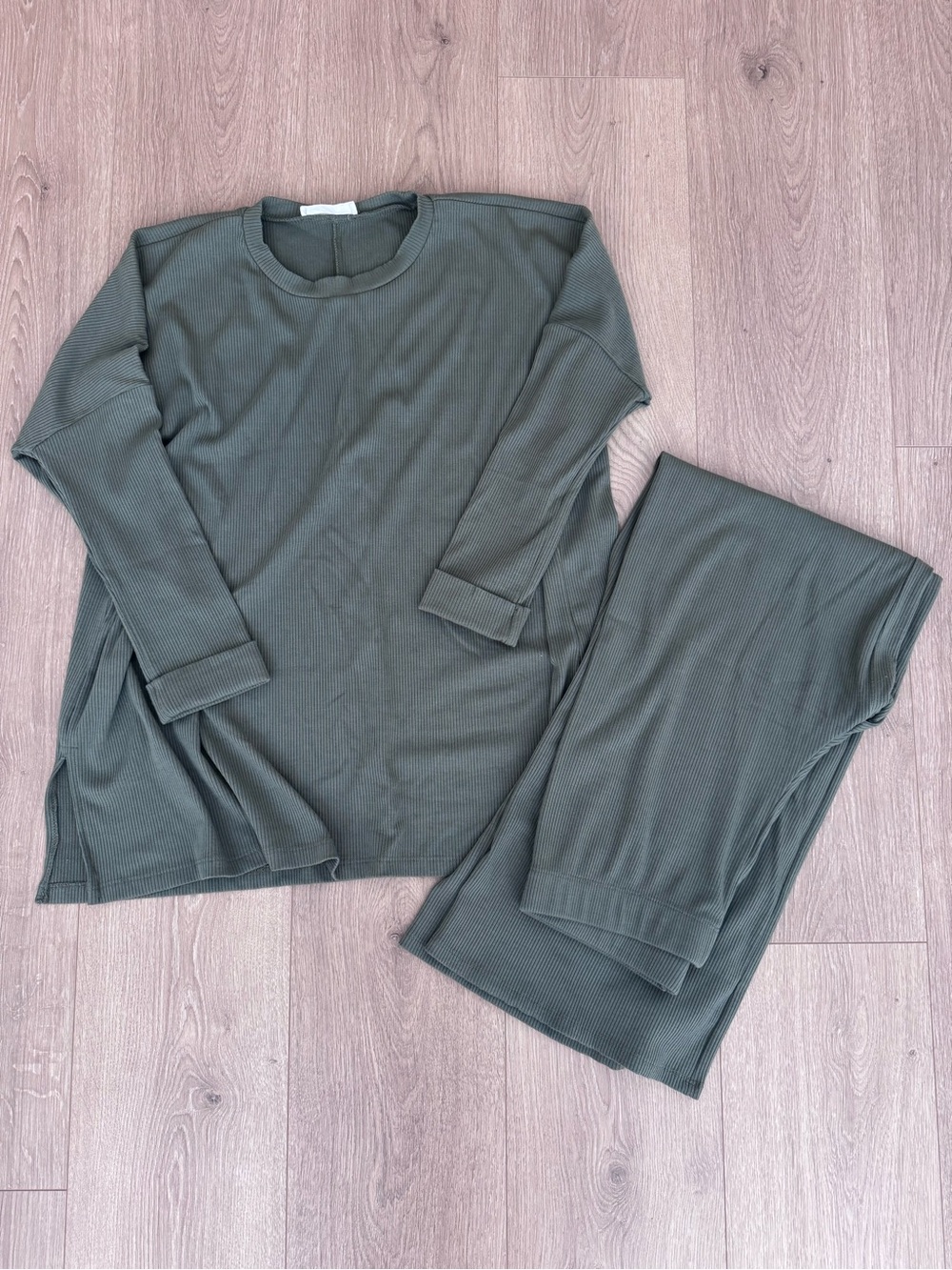 Carly Jean Los Angeles, 3/4 Sleeve Ribbed Lounge Set - Olive Green